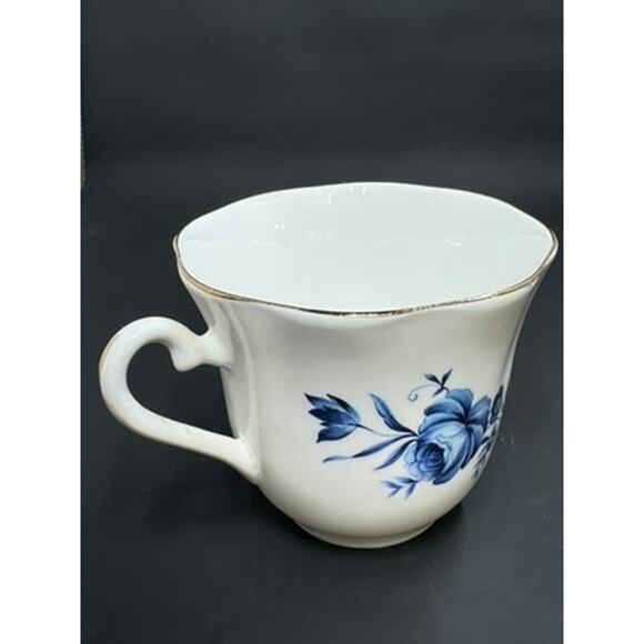 Elizabethan fine bone china, Taylor and Kent, England, Blue and white floral - Picture 10 of 14
